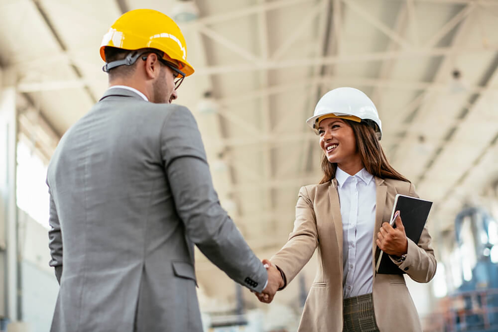 Woman wearing a hard hat, representing the DAVACO Way: solving tomorrow's challenges today.